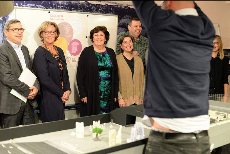 vlnr Ernest Bujok (POF), Patrice Peeters (VOTF), Ingrid Lieten (Minister van Media - 2013), Karen Braeckman (VRT), Koen Dries (LBC-NVK), Jan Vermoesen (mediarte), Karolien Polenus (Unie van Regisseurs)