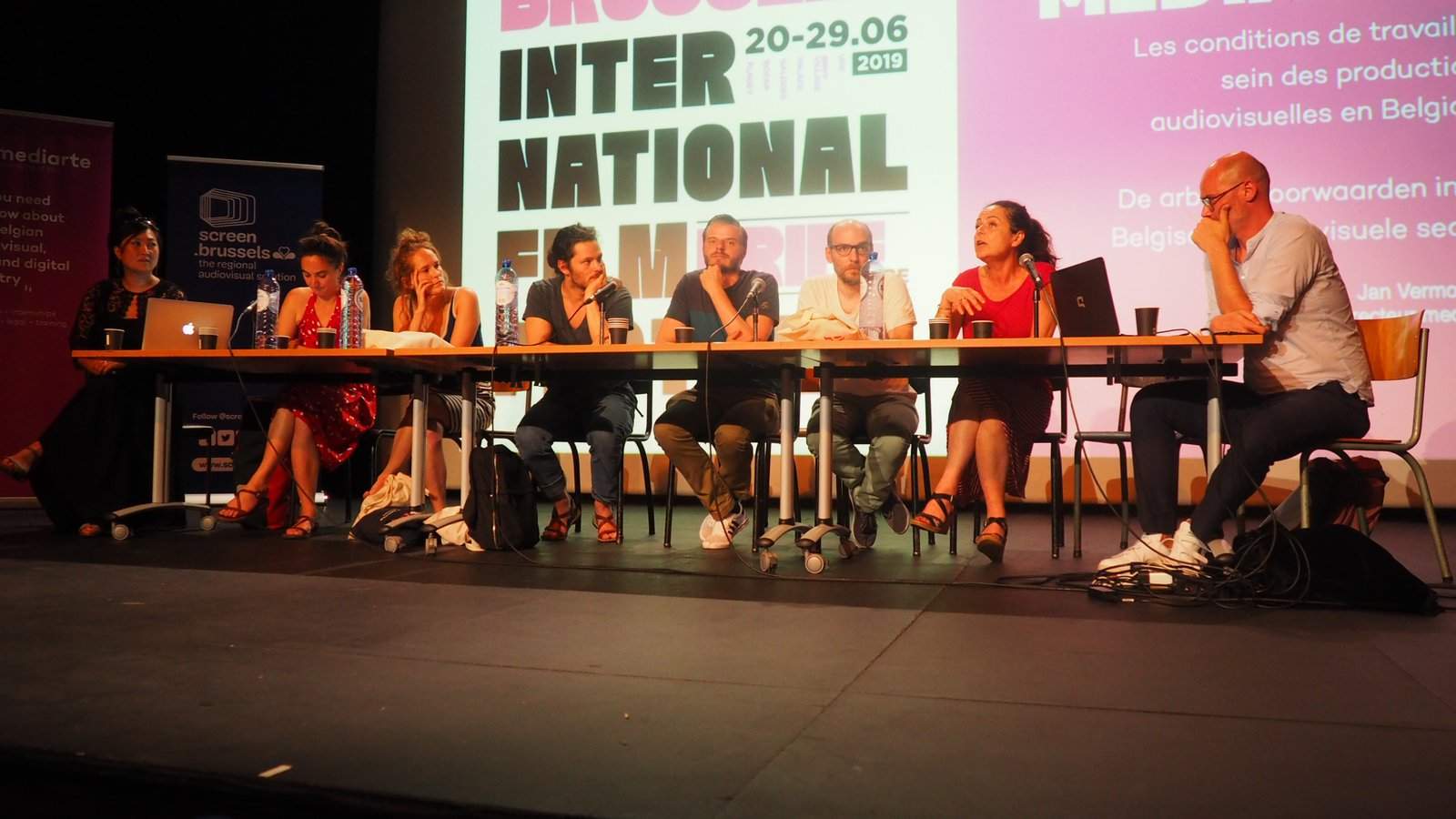 La conférence sous forme de débat avec différents interlocuteurs