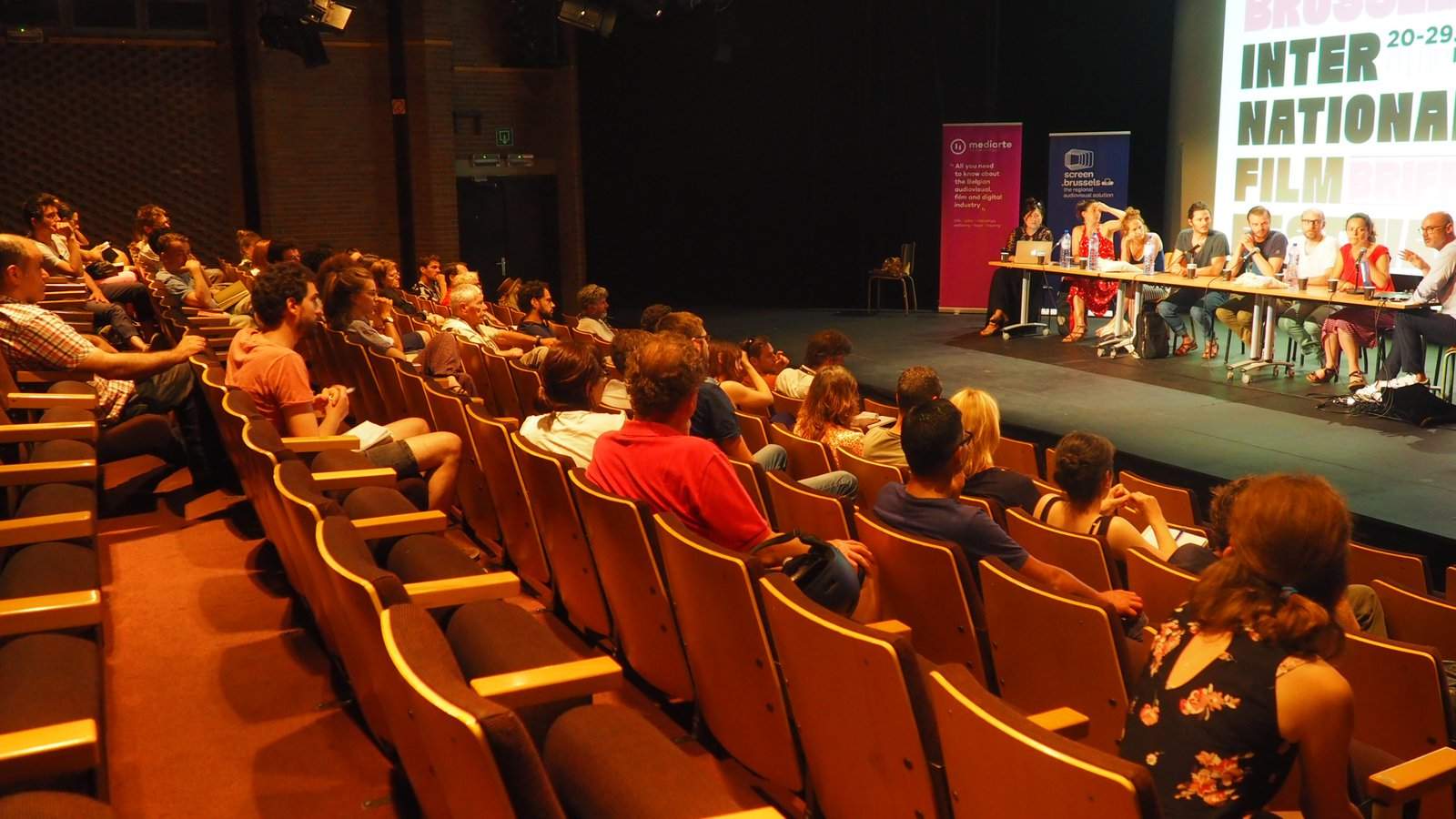 La conférence sous forme de débat avec différents interlocuteurs