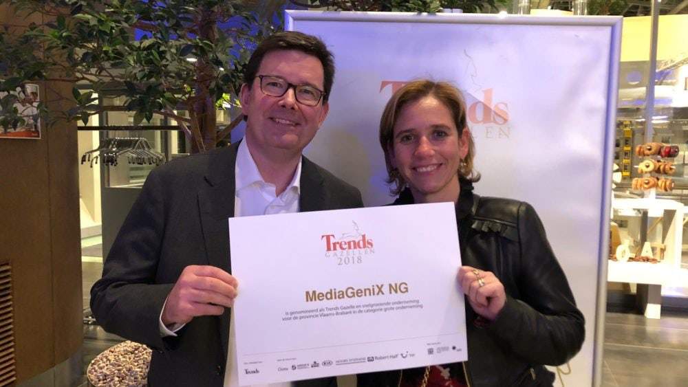 CFO Isabelle van Iseghem and Marketing Officer Geert Van Droogenboeck proudly posing with the ‘Trends Gazelles’ certifi